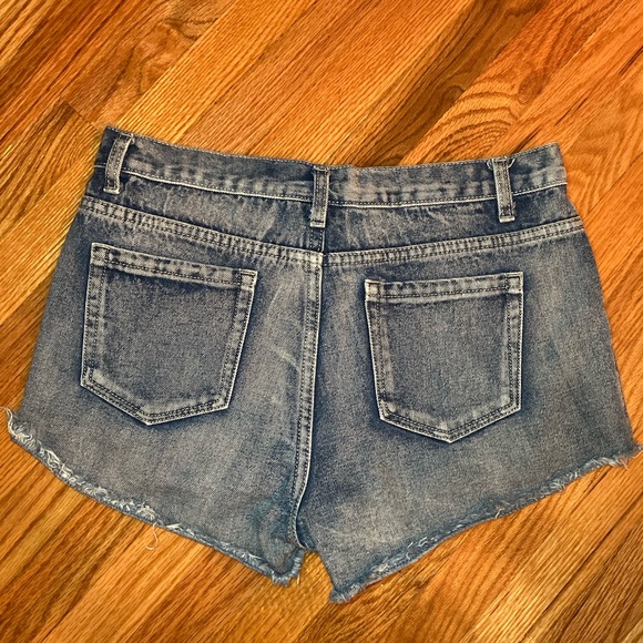 Parasuco high-waist distressed jean shorts. 29. - Picture 5 of 5